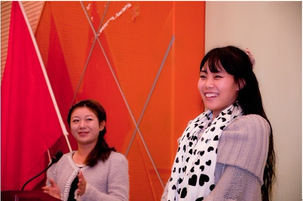 袁老师与团员们互动